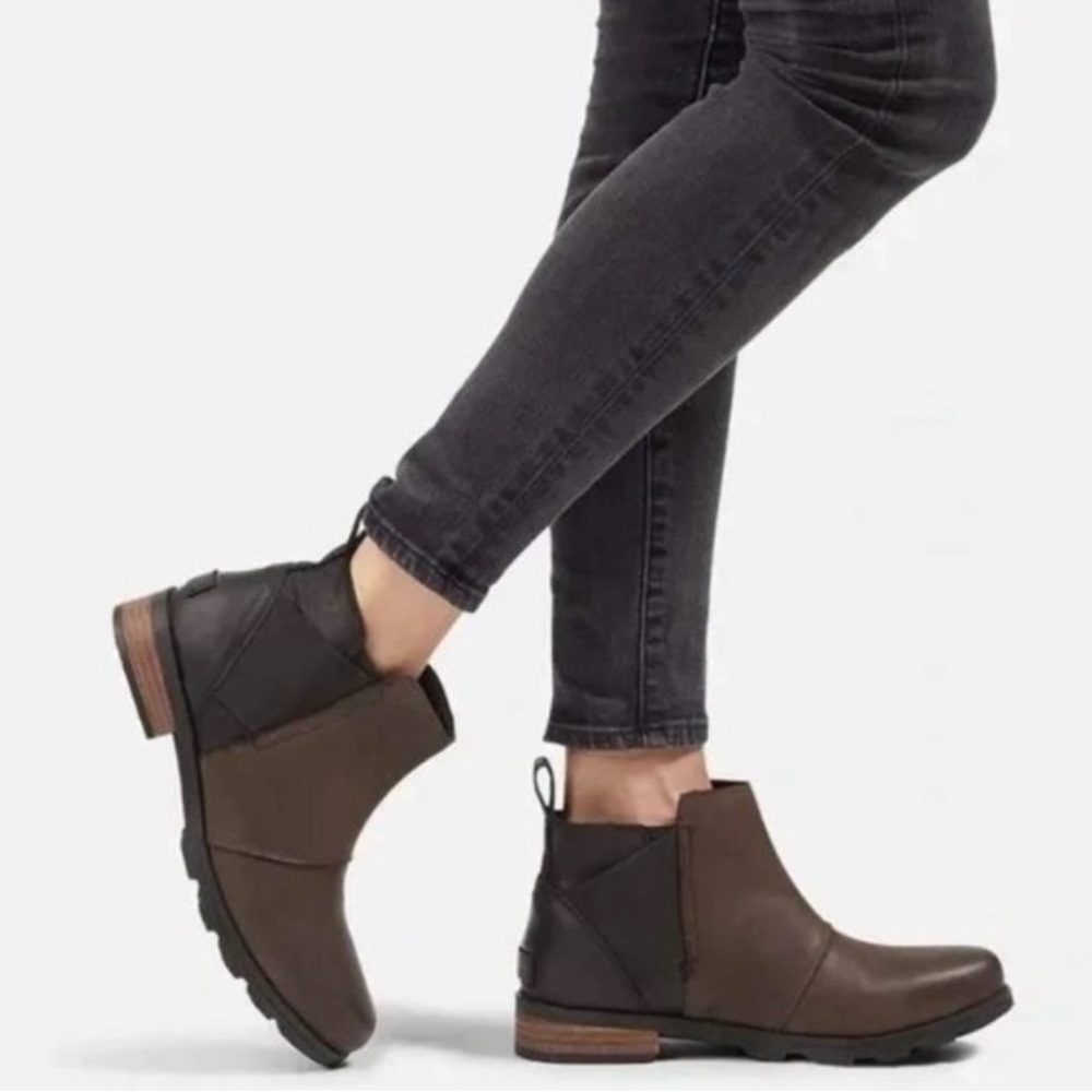 Sorel Women's Emelie Lug Sole Chelsea Brown Leather Waterproof Booties Size 7.5